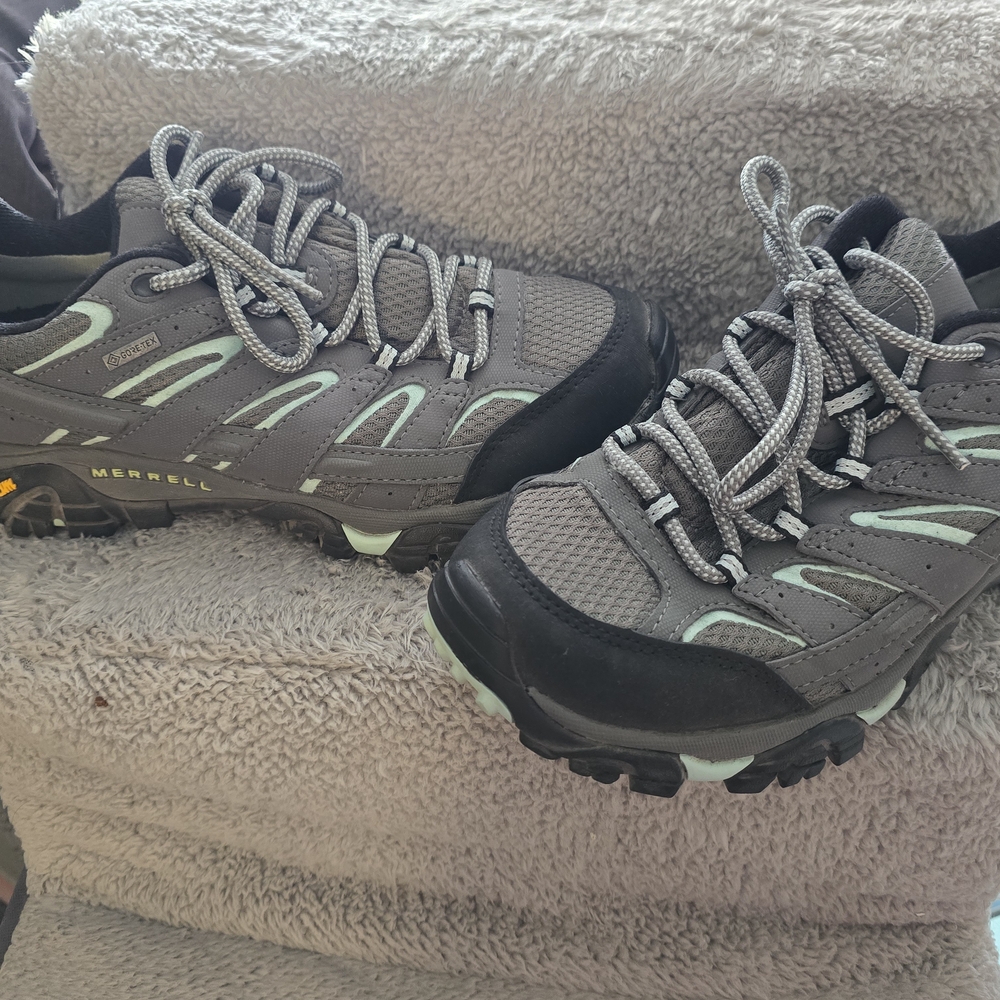 Merrell Women's Black and Gray Shoes